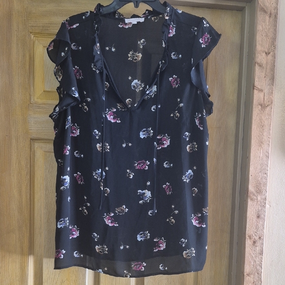 Blousology Tops - Blousology Chic Black Floral Blouse with Ruffle Cap Sleeves 1x Plus Floral Poly